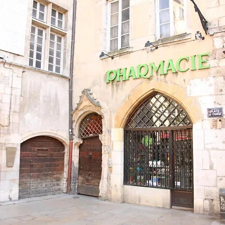 Vieux Cour Renaissance *