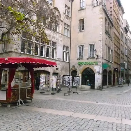 Vieux Cour Renaissance Apartment *