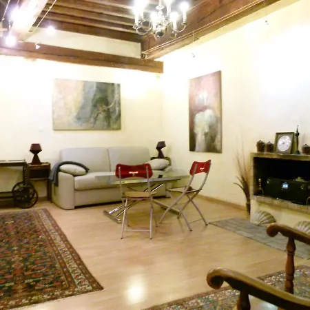 Vieux Cour Renaissance Apartment *