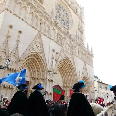 Vieux Cour Renaissance *