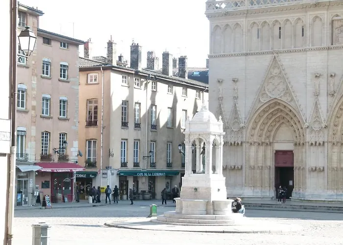 Vieux Cour Renaissance *
