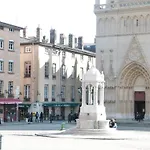 Vieux Cour Renaissance *